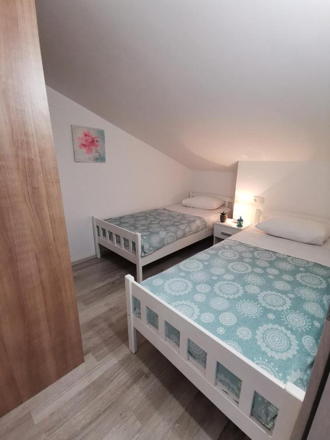 Apartments Rita Nemira Omiš Esterno foto